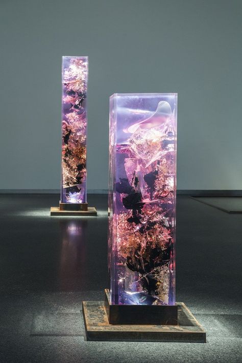 ecclipsis Tom Price, Visual Reference, Epoxy Resin Table, Glass Sculptures, Resin Furniture, Resin Sculpture, English Artists, Light Sculpture, Resin Table