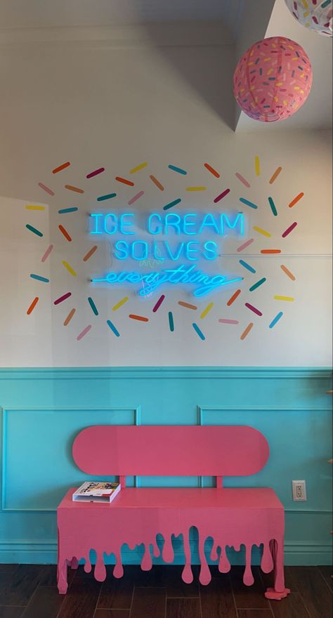 Milkshake Cafe Interior, Confectionery Design Interior, Ice Cream Shop Inspiration, Minimalist Ice Cream Shop, Ice Cream Shop Selfie Wall, I’ve Cream Shop Ideas, Yogurt Shop Interior Design, Ice Cream Selfie Wall, Ice Cream Shop Exterior Design