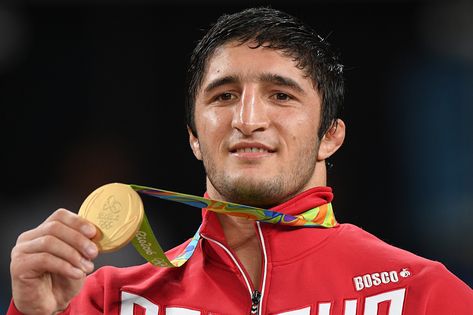 Abdulrashid Sadulaev (Russia) 🥇 Men's Freestyle (-86 kg) • Rio 2016 Olympics #wrestling Rio 2016 Olympics, Rio Olympics 2016, Olympic Athletes, Olympic Sports, Rio 2016, Silk Ribbon Embroidery, Action Poses, Summer Olympics, Vintage Sports