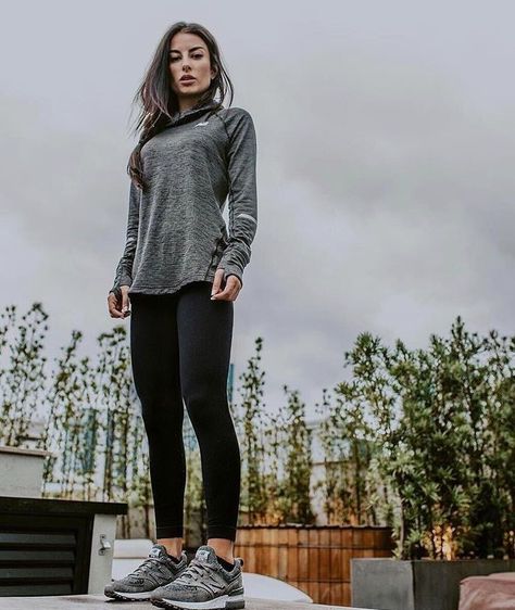 Nike Workout Outfits, Trendy Workout Outfits For Women, Fashion Outfits Trendy, Workout Outfit Ideas, Baddie Latina, Gym Outfits For Women, Gym Outfit Inspo, Modest Workout Clothes, Trendy Workout Outfits