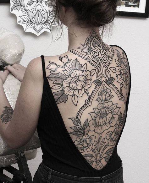 White Flower Tattoo, Mandala Arm Tattoo, White Flower Tattoos, Black And White Flower Tattoo, Backpiece Tattoo, Tattoo White, Back Piece Tattoo, Creative Tattoo, Muster Tattoos