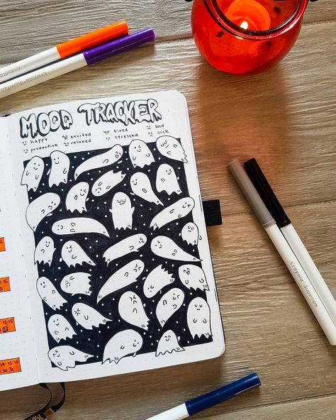 Halloween Theme Journal, Ghost Mood Tracker, Journals Ideas Aesthetic, Halloween Notebook Ideas, Halloween Themed Bullet Journal, Halloween Bujo Spreads, October Bulletin Journal Ideas, Halloween Bujo Theme, Spooky Journal Ideas