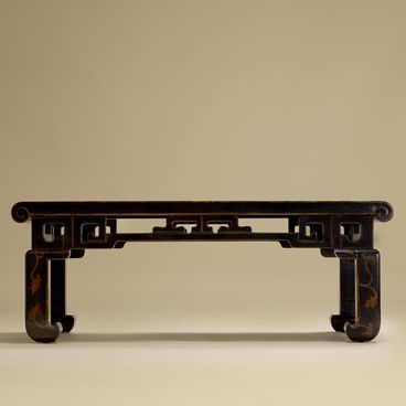 Black Wood Sideboard, Chinese Tea Table, Rose Tarlow Melrose House, Mahjong Table, Ethnic Furniture, Indochine Style, Rose Tarlow, Japanese Home Design, Classical Furniture