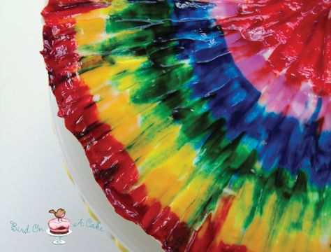 Bird On A Cake: Rainbow Tie Dye Cake ;; totally making this for my sisters next birthday bc she loves anything tie dye!! Tie Dye Cake Frosting, Tie Dye Icing, Tie Dye Frosting, Tye Dye Cake, Tie Dye Cake, Tie Dye Cupcakes, Tie Dye Birthday Party, Cake Rainbow, Ty Dye