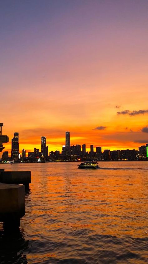 Peaceful sunsets are back, Hong Kong [Video] | Sunset photography, Sky aesthetic, Night landscape photography Peaceful Videos Aesthetic, Sunset Videos Aesthetic, Aesthetic Background Video, Hongkong Aesthetic, Aesthetic Skyline, Today Aesthetic, Peaceful Videos, Sunset Video, Night Landscape Photography