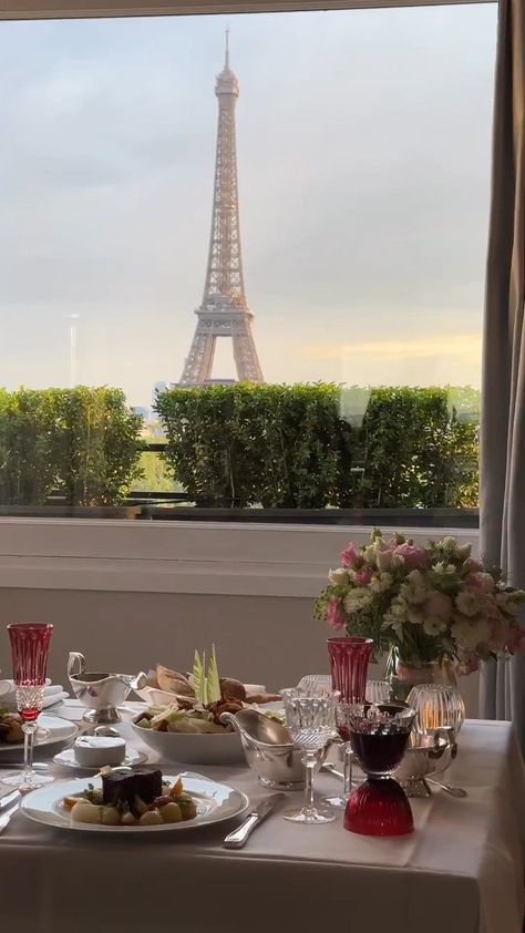 2.3K views · 335 reactions | A romance at the Plaza ✨ | A romance at the Plaza ✨ #DCmoments 📸@ananewyork - Une romance au Plaza ✨ | By Hotel Plaza Athenee | Facebook Hotel Plaza Athenee, Plaza Athenee, The Plaza, Make It, Romance, Paris, Hotel, France, Quick Saves