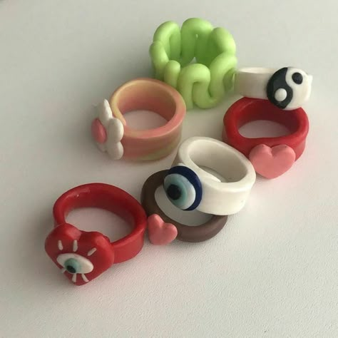 Cercei Din Lut Polimeric, Fimo Ring, Flower Wall Hanging Decor, Diy Clay Rings, Diy Paper Wall Hanging, Room Hanging Decor, Polymer Clay Ring, Make Paper Flowers, Wall Hanging Ideas