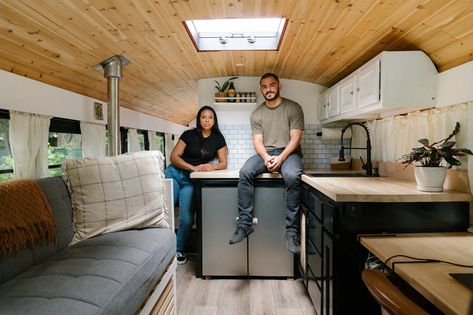 How #Vanlifers Are Adjusting to Rising Gas Prices - The New York Times Smart Bed Design, Truck Camper Conversion, Box Truck Camper, Van Conversion Layout, Electric Van, Smart Bed, Box Truck, Side Doors, Bus Life