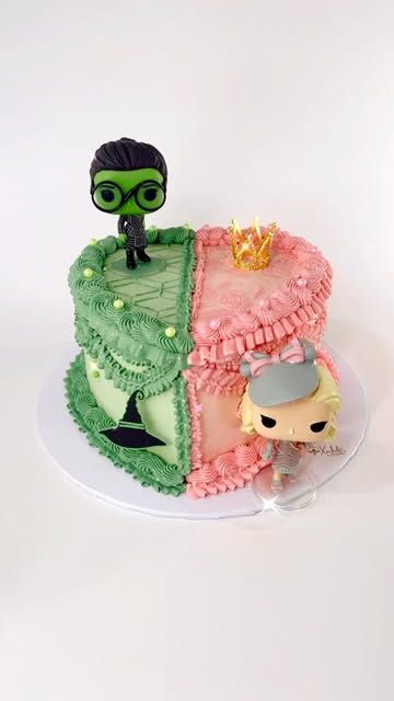 Xochilt F Marchena on Instagram: "Wicked vintage heart cake. 💚🩷  . . #cakesfromscratch #wickedcake #customcake #custommadecakes #cakesofinstagram" Wicked Themed Cake, Wicked Birthday Party Cake, Wicked Movie Party Ideas, Wicked Party Food, Wicked Cake Ideas, Mini Cake Decorating Party, Wicked Birthday Cake, Wicked Party Ideas, Wicked Party Theme