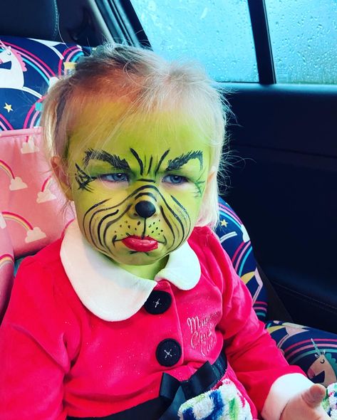 Diy Grinch Face Paint, Face Paint Grinch, Easy Grinch Face Paint For Kids, Grinch Make Up Easy, Grinch Face Paint Easy, Grinch Face Paint Kids, Grinch Makeup Kids, Grinch Makeup Easy, The Grinch Face Paint