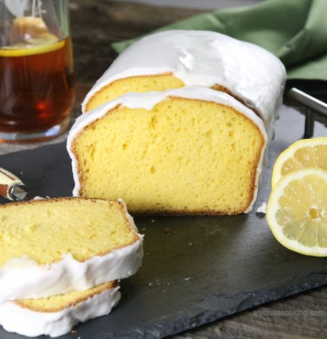 Moist Lemon Pound Cake Recipe Cake Donuts Baked, Moist Lemon Pound Cake, Iced Lemon Pound Cake, Moist Pound Cake, Lemon Treats, Lemon Pound Cake Recipe, Cream Puff Recipe, Sour Cream Pound Cake, Pound Cake Recipe