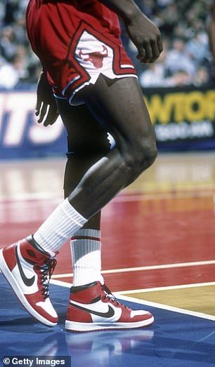 Tenis Nike Jordan, Nike Michael Jordan, Baskets Jordans, Michael Jordan Photos, Michael Jordan Pictures, Jordan Bulls, Air Jordan 1 Outfit, Michael Jordan Basketball, Basketball Photography