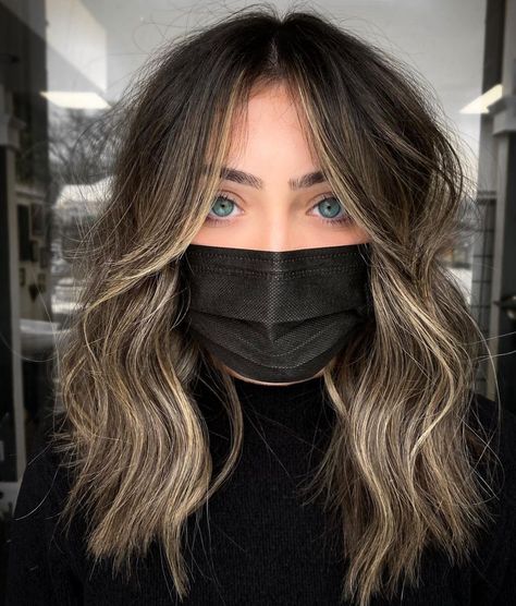 Shadow Root Hair, Ashy Highlights, Shadow Roots Hair, Carmel Highlights, Blonde Layered Hair, Hair Shadow, Short Dark Hair, Brunette Hair With Highlights, Color Highlights