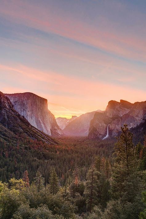 Yosemite National Park | Sunrise View at the Yosemite Valley from the Tunnel View vista point ❤️❤️❤️❤️ | Facebook Yosemite In November, Yosemite National Park Photography, Yosemite Valley, Winter Break, California Dreaming, Yosemite National, Yosemite National Park, National Park, National Parks