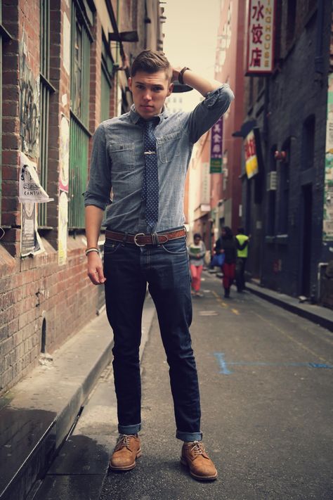 Casual Street Style for Spring. Chambray Shirt, Vintage Dot Tie, and Raw Tapered Jeans. Polish off with classic suede wingtips. Men Fashion by Jake Byrne Chambray Shirt Outfit, Chambray Shirt Outfits, Chambray Shirt Men, Style For Spring, Denim And Diamonds, Denim Shirt Men, Casual Tie, Business Casual Men, Chambray Shirt