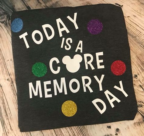 Psychology Graduation Cap, Graduation Hats Decorated, Psychology Graduation, Memory Day, Diy Graduation Hat Decorations, Senior Year Diy, Disney Mom Shirt, Pt School, Creative Graduation Caps