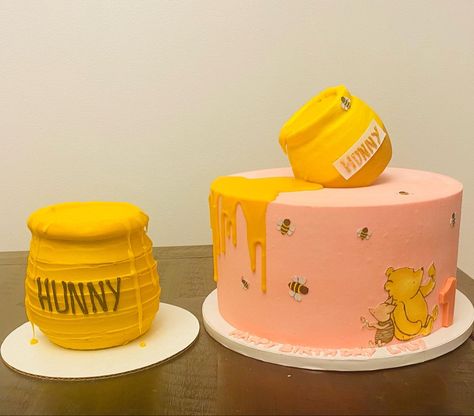 Honey Pot Cake Tutorial, Winnie The Pooh Honey Pot Cake, Pooh Bear Smash Cake, Winnie The Pooh Smash Cake 1st Birthdays, Hunny Pot Smash Cake, Pooh Smash Cake, Winnie The Pooh Smash Cake, Honey Pot Cake, Hunny Pot Cake