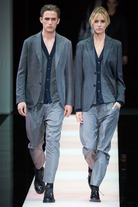 Giorgio Armani Fall 2015 Menswear Fashion Show Fashion Gender Neutral, Androgynous Fashion Women, Gender Neutral Outfits, Gender Neutral Fashion, Estilo Tomboy, Armani Fashion, Gender Fluid Fashion, Bruce Jenner, Genderless Fashion