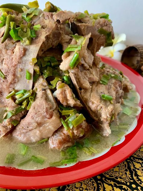 Leng Saeb Recipe (Spicy Thai Pork Bone Soup) Pork Spare Ribs Soup Recipe, Pork Hock Soup, Thai Cuisine Recipes, Thai Soup Recipes, Pork Bones, Rice For Dinner, Spicy Broth, Pork Bone Soup, Thai Pork