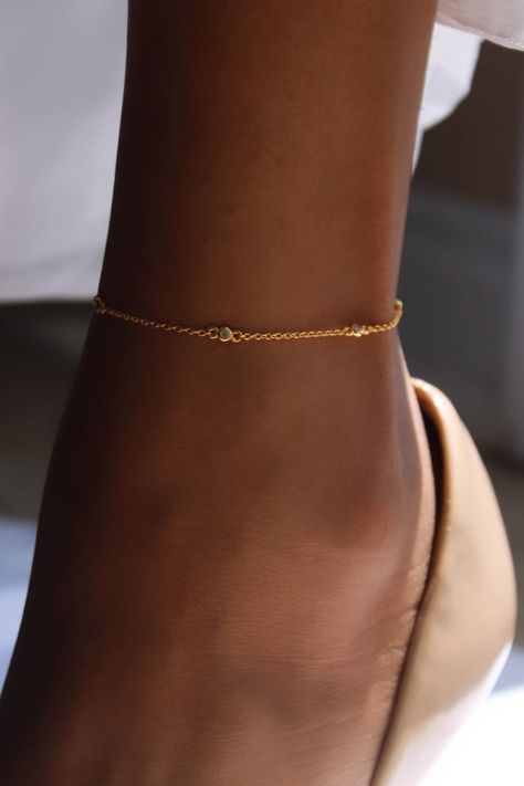 Golden Anklets, Summer Anklets, Anklet Designs, Gold Anklet, Classy Jewelry, Everyday Luxuries, Exclusive Jewelry, Ankle Bracelets, Gold Design