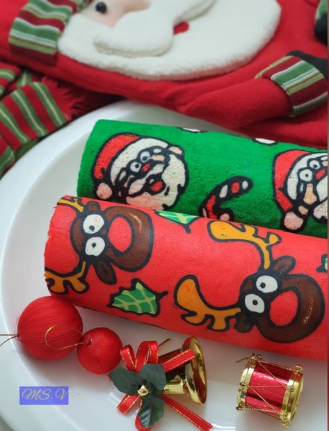 Cake Roll Pattern Template, Christmas Swiss Roll Decoration, Christmas Swiss Roll Cake Pattern, Christmas Rolled Cake, Christmas Pattern Roll Cake, Thanksgiving Roll Cake, Christmas Roll Cake Design, Christmas Cake Roll Recipes, Swiss Roll Cake Design