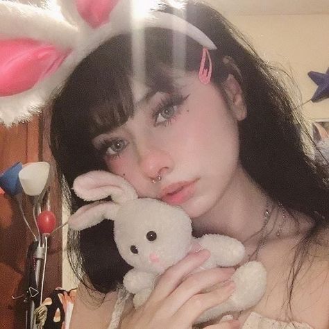 Bunny Ears Headband, Flipagram Instagram, Alternative Makeup, Cute Makeup Looks, Mia 3, Grunge Girl, Goth Aesthetic, Bunny Ears, Bunny Girl