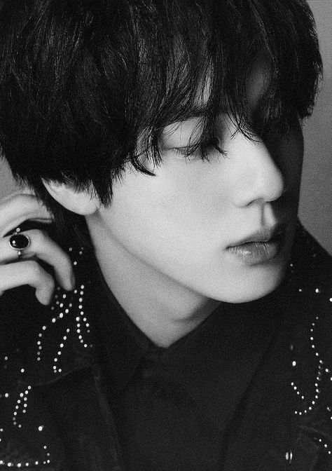 Kim Seokjin Black And White, Seokjin Black And White, Jin Black And White, Purple Comfort, Bts Black And White, Seokjin Bts, Look At The Stars, Worldwide Handsome, Bts Korea