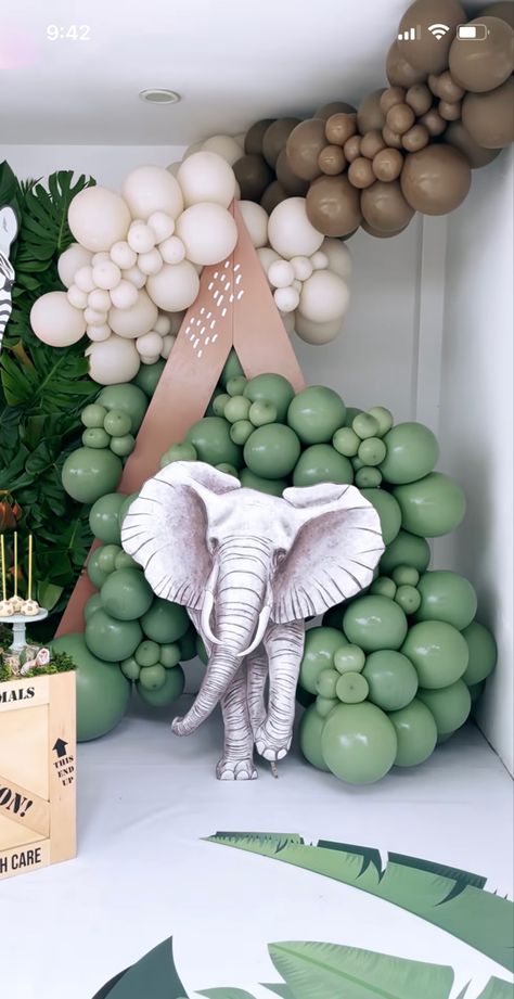 Neutral Safari Birthday Party, Safari Balloon Decorations, Baby Shower Jungle Theme, Safari Theme Birthday Party, Safari Birthday Party Decorations, Safari Balloon, Jungle Theme Birthday Party, Baby Birthday Party Theme, Wild Birthday Party