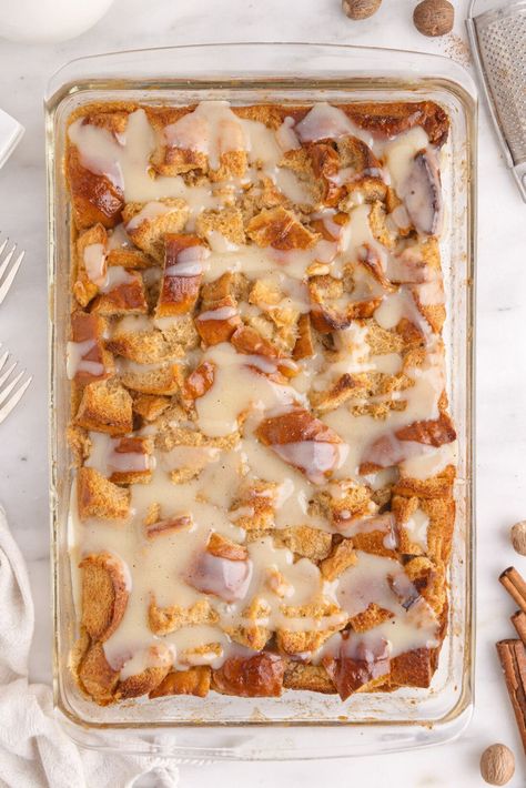 Warm and soft spice-soaked bread pudding with a deliciously sweet vanilla drizzle is a comforting treat for either breakfast or dessert. Raisin Sauce, Buttermilk Bread, Pudding Parfait, Honey Wheat, Cooking Bread, Easter Brunch Food, Trifle Desserts, Bread Pudding Recipe, Dump Cake Recipes