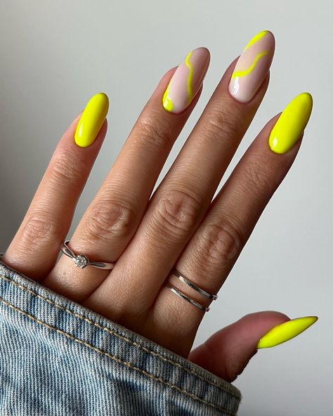 Summer Yellow Nails, Almond Nails Pink, June Nails, Neon Yellow Nails, Yellow Nail Art, Yellow Nails Design, Summer Nails Beach, Summer Yellow, July Nails