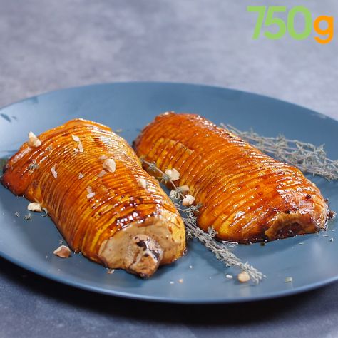 Butternut rôtie au four façon hasselback Butternut Rotie Au Four, Oven Roasted Butternut Squash, Vegetarian Recipes Videos, Vegetarian Recipes Lunch, High Protein Vegetarian Recipes, Healthy Vegetarian Dinner, Chili Mac, Low Carb Vegetarian Recipes, Easy Healthy Lunches