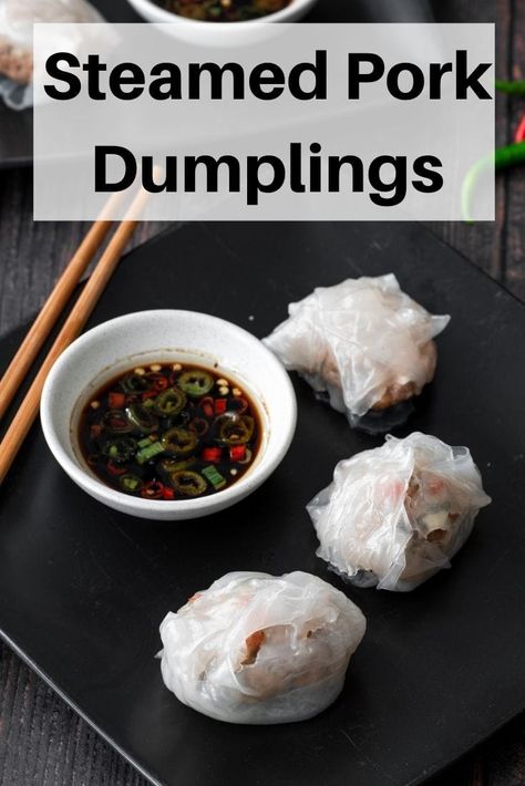 Mix up your minced pork recipes with these Chinese style steamed pork dumplings! Don't be intimidated as they're easy to make and full of flavour too. They are wrapped in rice paper and served with a chilli dipping sauce. Pork Shumai Recipe, Pork Shumai, Shumai Recipe, Take Out At Home, Steamed Pork Dumplings, Japanese Appetizers, Japanese Dumplings, Steamed Pork, Pork Dumplings