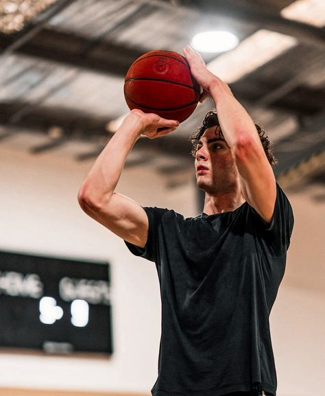 Basketball Guys High Schools, Sport Guy Aesthetic, Basketball Boys Aesthetic, Basketball Player Aesthetic, Basketball Players Aesthetic, Basketball Aesthetic Boy, Basketball Player Boyfriend, Basketball Shoot, Basket Boy