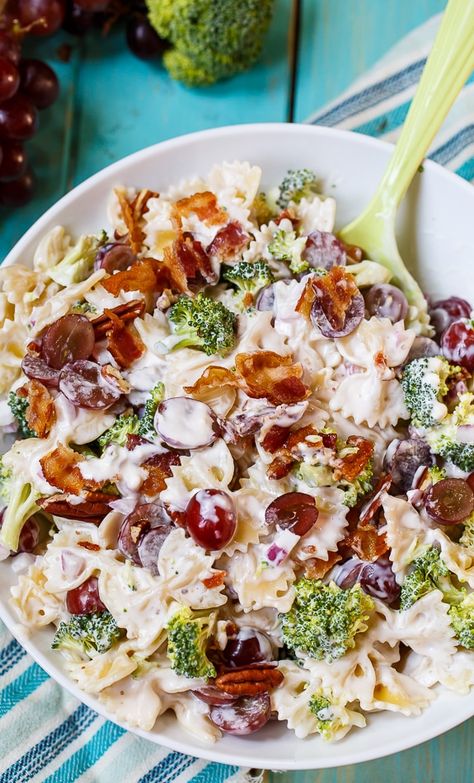 Bowtie Pasta Salad With Grapes, Broccoli Grape Pasta Salad, Grape Pasta Salad, Grape Pasta, Cold Pasta Salad Recipes, Easy Pasta Salad Recipe, Best Pasta Salad, Cold Pasta Salad, Pizza Margherita