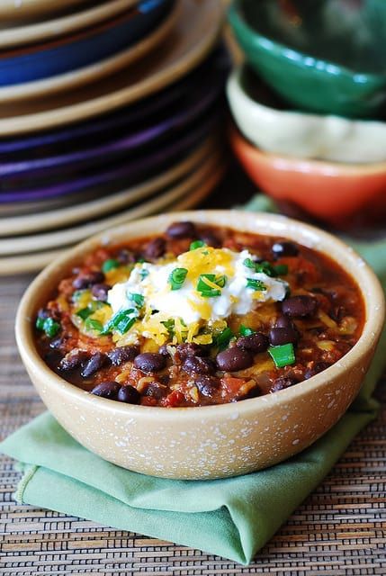 Black Bean Beef, Chili With Black Beans, Chili Recipe With Black Beans, Chili Recipe Stovetop, Wendys Chili Recipe, Ground Beef Chili, Beef Chili Recipe, Recipe Crockpot, Black Bean Recipes