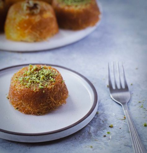 Crunchy mini ricotta cheesecake knafeh is the best way to spoil your family and friends. East Dessert, Lebanese Desserts, Ricotta Cheesecake, Flavored Sugar, Phyllo Dough, Dessert Cupcakes, Ricotta Cheese, Cooking Techniques, Mini Cakes