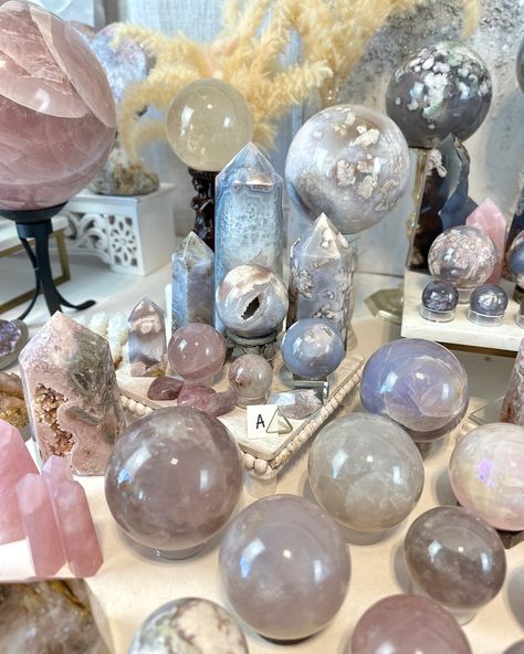 it’s a crystal party! ⚡️🔮🪷 here’s the table scan for today. we’ve got lots of gorgeous flower agate, rose quartz, blue rose quartz, larimar, brq bowls, fa slabs, and whatever we end up bringing to the table during the show. 😆 see you soon! xx #floweragate #rosequartz #crystaladdict #crystalheaven #spirituality #crystaldecor #crystalcollection #crystallove #crystalcollectors #statementcrystals #crystalloversofinstagram #crystalsofig #interstellarconnection Blue Rose Quartz, Crystal Party, Crystal Aesthetic, Flower Agate, See You Soon, Crystal Decor, Crystal Shop, Interstellar, Crystal Collection