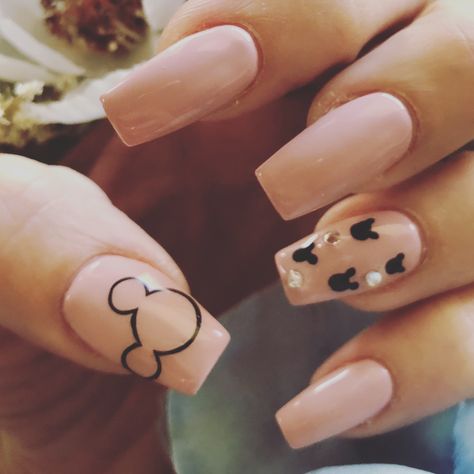 Disneyland Nails, Mouse Nails, Disney Nail Designs, Mickey Mouse Nails, Disney Inspired Nails, Minnie Mouse Nails, Disney Acrylic Nails, Mickey Nails, Black Nail Designs