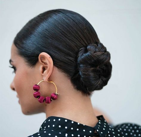 Flamenco Hair, Spanish Hairstyles, Spanish Dancer, Chic Makeup, Sleek Bun, Hair Buns, Spanish Style, Bride Hairstyles, Messy Hairstyles