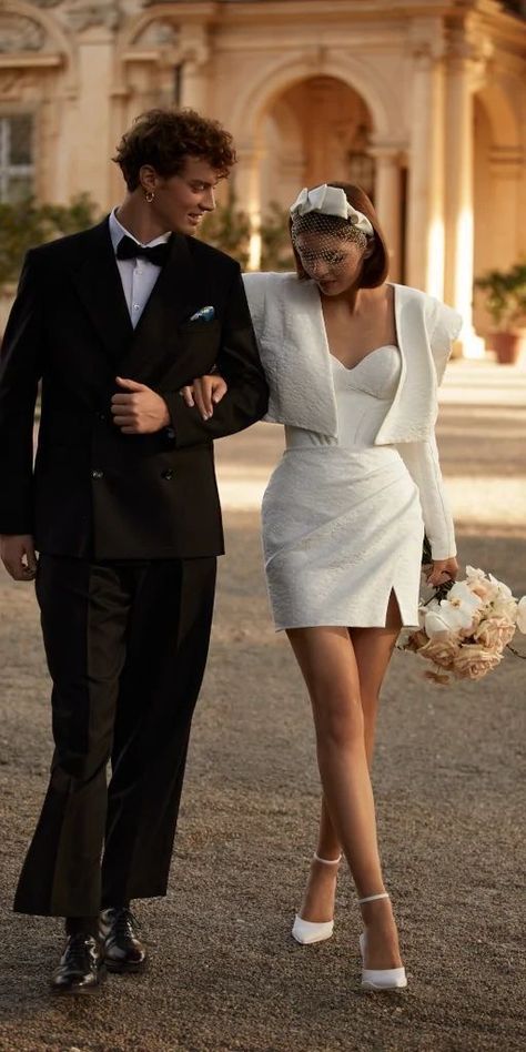 Courthouse Wedding Dress Short, Civil Wedding Dresses Courts, Civil Dress, Courthouse Wedding Photos, Courthouse Wedding Dress, Milla Nova, Civil Wedding Dresses, Mini Wedding Dresses, Classy Wedding Dress