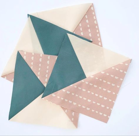 Half Quarter Square Triangles, Quarter Triangle Square, Half Square Triangle Quilt Blocks, Hst Quilt Patterns, Half Square Triangle Blocks, Quilters Candy, Quarter Square Triangles, Hst Quilts, Beginner Quilting Projects