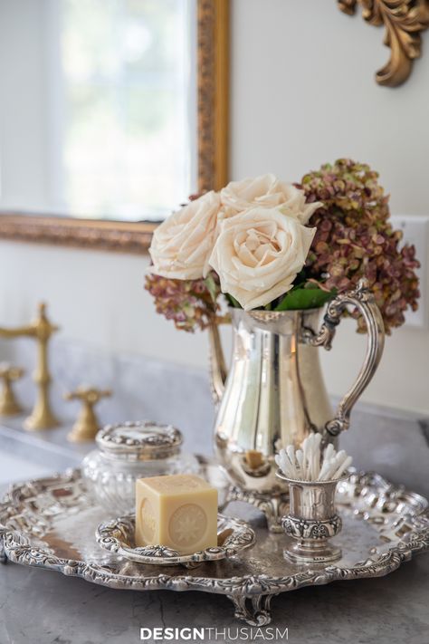 Silver Tray Decor, Silver Plate Decor, Rustic Bathroom Accessories, Fall Bathroom Decor Ideas, Vases Diy, Fall Bathroom Decor, French Bathroom, Silver Display, Bathroom Counter Decor