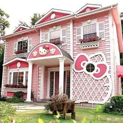 Kitty House, Houses In America, Crazy Houses, Hello Kitty House, Tout Rose, Paint Color Chart, Hello Kitty Rooms, Pintura Exterior, Exterior Paint Color