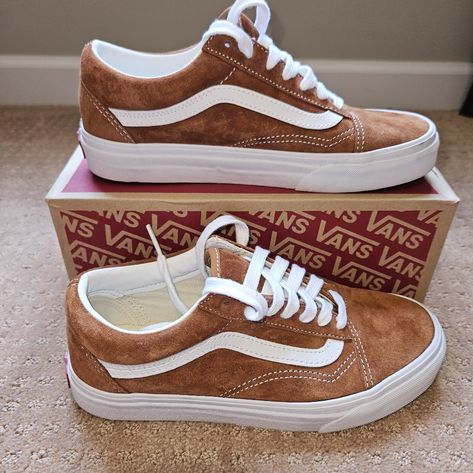 Questions? Leave A Comment Below! Leather Pig Suede. Unisex Size Men 5.0 Women 6.5 Vans Brown, Brown Vans, Autumn Shoes Women, Western Style Outfits, Shoes Vans, Walker Boots, Fall Shoes, Garment Bags, Vans Old Skool