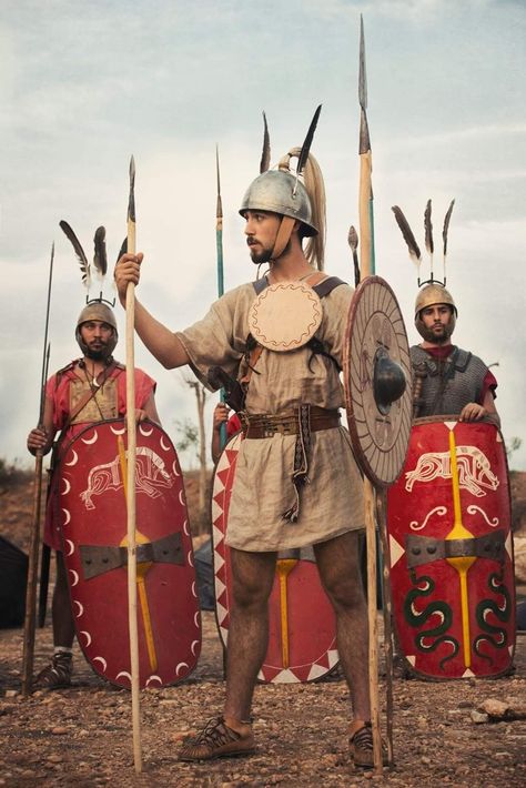 Ancient Roman Clothing, Roman Armor, Punic Wars, Roman Army, Roman Warriors, Celtic Warriors, Roman Republic, Ancient Warfare, Historical Armor