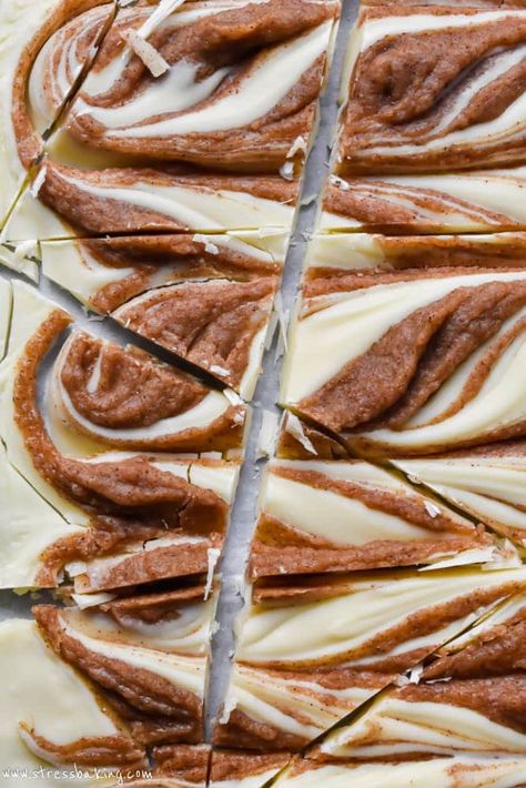 White Chocolate Cinnamon Roll Bark: A super simple, quick and easy sweet treat that combines creamy white chocolate with a buttery cinnamon sugar swirl reminiscent of a cinnamon roll! | cinnamon rolls | cinnamon roll bark | white chocolate cinnamon | stressbaking.com #stressbaking @stressbaking #nobake #bark #whitechocolate #cinnamonroll #cinnamonsugar Cinnamon Roll Cupcakes, Quick And Easy Sweet Treats, White Chocolate Bark, Chocolate Bark Recipe, Bark Recipe, Easy Cinnamon, Healthy Snacks Easy, Chocolate Cinnamon, Savory Snacks