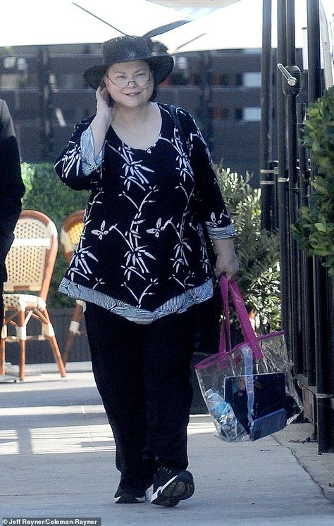 Gourmet Lunch, Delta Burke, Aging Gracefully, Post Office, Running Errands, Designing Women, Peplum Top, Running, Stars