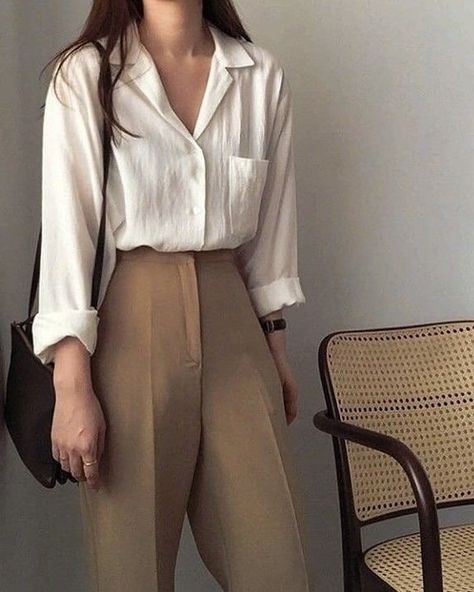 Journalist Outfits Women, Blouse And Slacks Outfit, Italian Street Style Women 2024, Light Academia Summer Outfits, Light Academia Fashion Summer, Professional Woman Aesthetic, Light Academia Summer Outfit, Korean Classy Outfits, Academia Aesthetic Outfit Summer