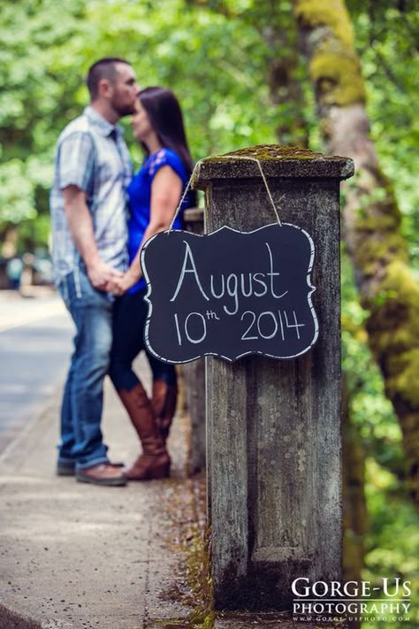 Fall Engagement Photo & Save The Date Ideas / http://www.himisspuff.com/fall-save-the-date-engagement-photo-ideas/ Save The Date Photo Ideas, Date Photo Ideas, Photo Ideas Wedding, Save The Date Pictures, Columbia Gorge, Engagement Pic, Wedding Engagement Pictures, Engagement Shots, Date Photo