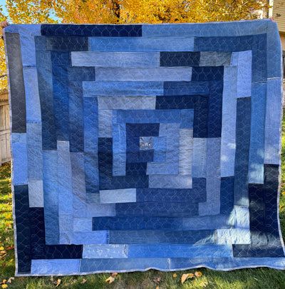 Jean Quilt Ideas Simple, Denim Quilts Old Jeans, Jean Quilt Patterns, Denim Quilt Ideas, Picnic Quilt Pattern, Jean Quilt Ideas, Jean Quilts, Denim Quilt Patterns, Denim Quilts